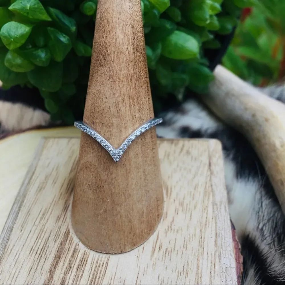 Sterling Silver CZ V Shape Ring Size 7
